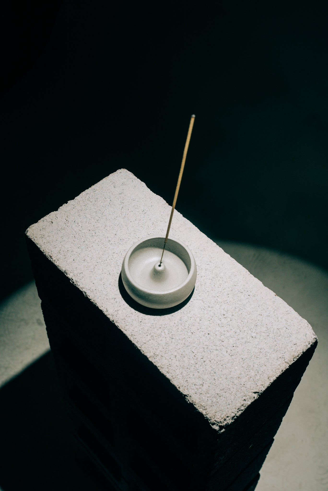 Krèto Round Incense Holder
